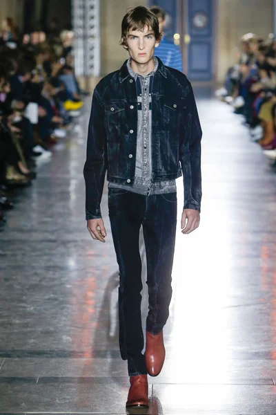 Look 22